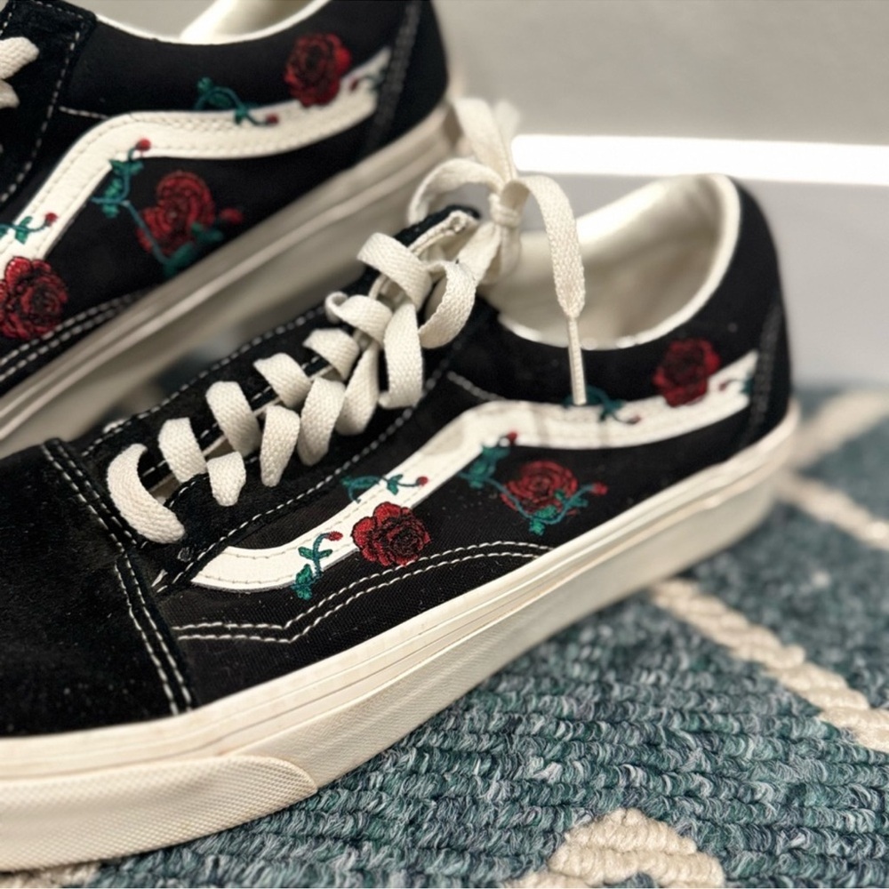 Vans Old Skool Rose Embroidered Black M9 W10.5 Rare - Picture 3 of 10